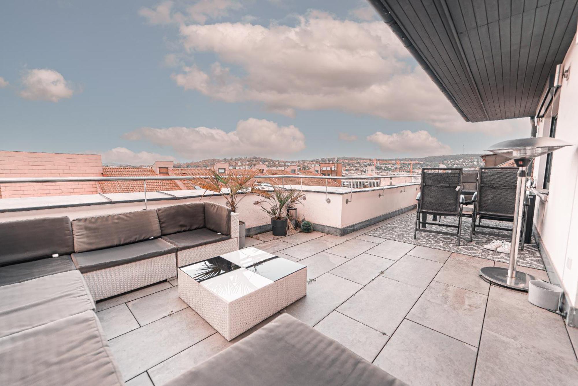 Luxurious Penthouse Lägenhet Stuttgart Exteriör bild